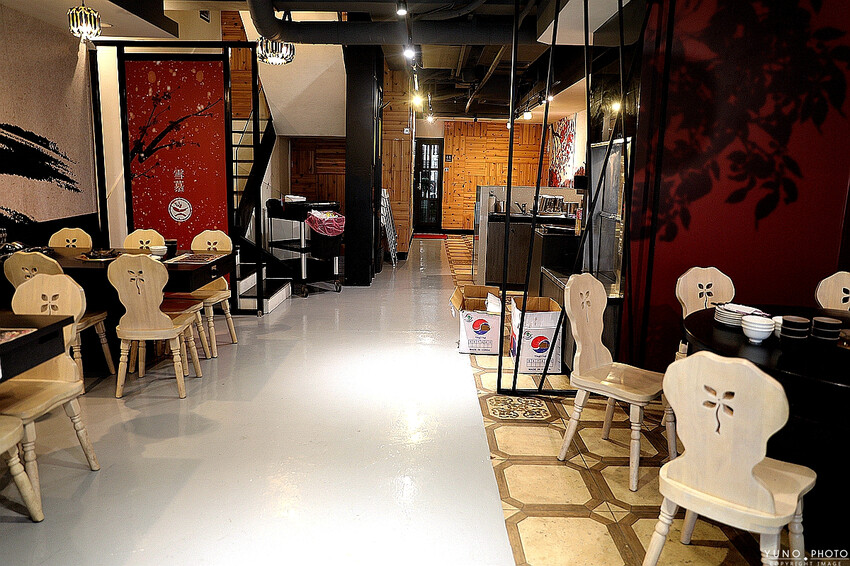 新竹市北區極致麻辣與酸菜白肉鴛鴦鍋 打造味覺盛宴 酸菜、豆腐、鴨血無限續 和牛＆大龍蝦海鮮盤超澎湃