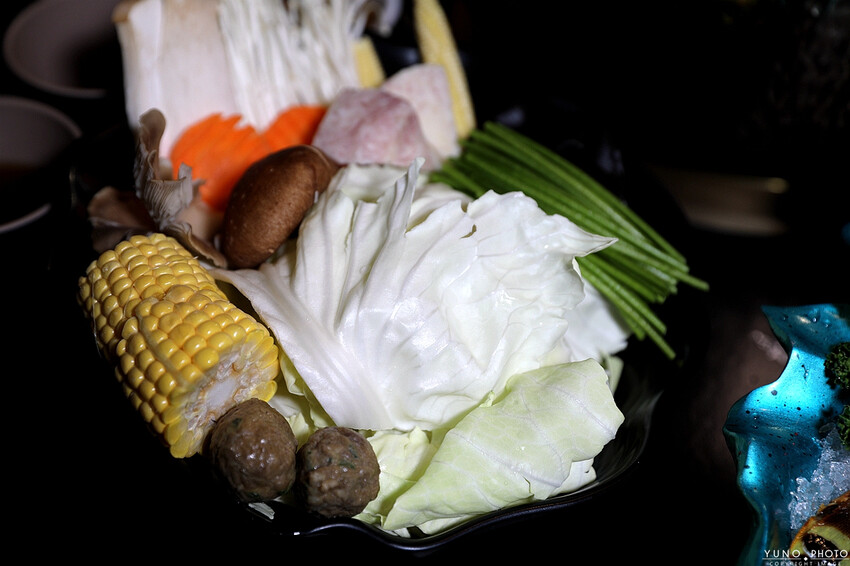 新竹市北區極致麻辣與酸菜白肉鴛鴦鍋 打造味覺盛宴 酸菜、豆腐、鴨血無限續 和牛＆大龍蝦海鮮盤超澎湃