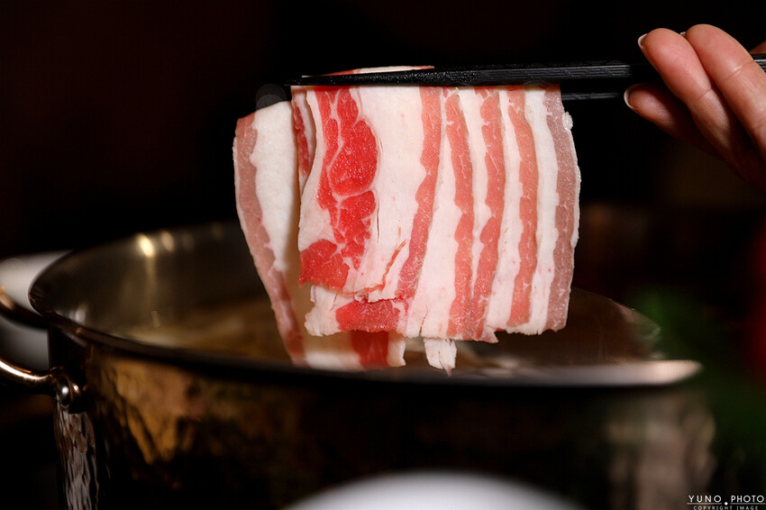 新竹市北區極致麻辣與酸菜白肉鴛鴦鍋 打造味覺盛宴 酸菜、豆腐、鴨血無限續 和牛＆大龍蝦海鮮盤超澎湃