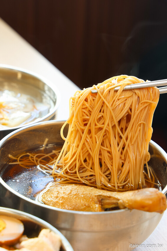 早上七點就開賣~吃美味多汁鴨腿飯不用排隊!原日據時代沙卡里巴成功戲院對面無名鴨肉羹，堅持使用溫體鴨肉的台南百年老店「祥記鴨肉麵」原金華市場鴨肉羹 @台南好Food遊