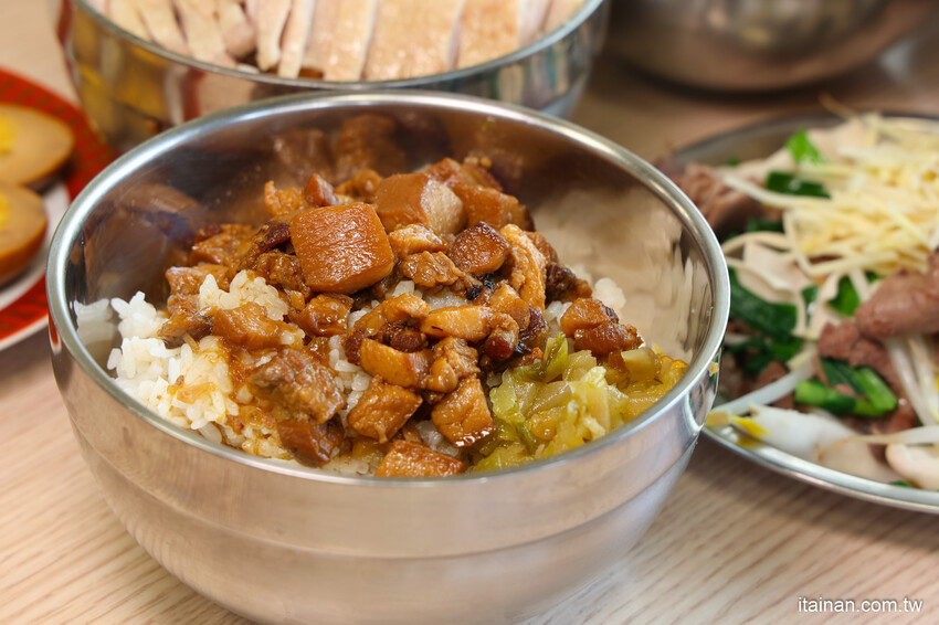 早上七點就開賣~吃美味多汁鴨腿飯不用排隊!原日據時代沙卡里巴成功戲院對面無名鴨肉羹，堅持使用溫體鴨肉的台南百年老店「祥記鴨肉麵」原金華市場鴨肉羹 @台南好Food遊