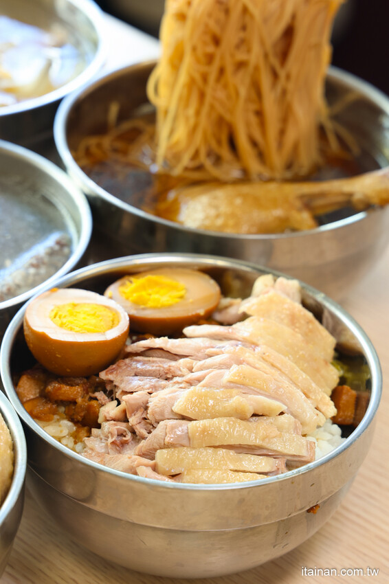 早上七點就開賣~吃美味多汁鴨腿飯不用排隊!原日據時代沙卡里巴成功戲院對面無名鴨肉羹，堅持使用溫體鴨肉的台南百年老店「祥記鴨肉麵」原金華市場鴨肉羹 @台南好Food遊