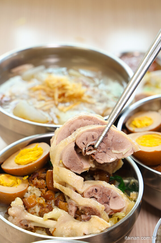 早上七點就開賣~吃美味多汁鴨腿飯不用排隊!原日據時代沙卡里巴成功戲院對面無名鴨肉羹，堅持使用溫體鴨肉的台南百年老店「祥記鴨肉麵」原金華市場鴨肉羹 @台南好Food遊