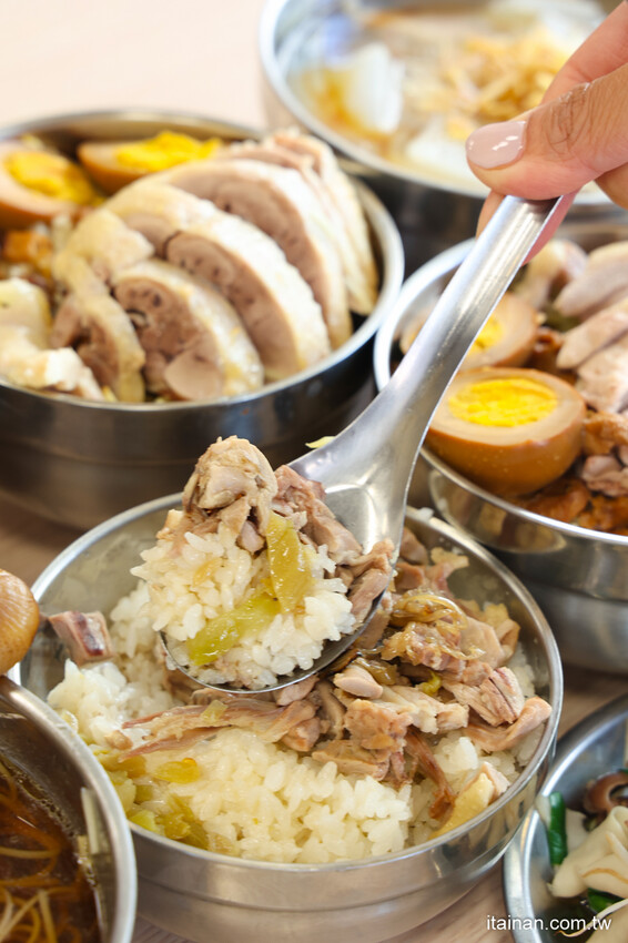 早上七點就開賣~吃美味多汁鴨腿飯不用排隊!原日據時代沙卡里巴成功戲院對面無名鴨肉羹，堅持使用溫體鴨肉的台南百年老店「祥記鴨肉麵」原金華市場鴨肉羹 @台南好Food遊