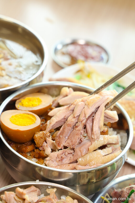 早上七點就開賣~吃美味多汁鴨腿飯不用排隊!原日據時代沙卡里巴成功戲院對面無名鴨肉羹，堅持使用溫體鴨肉的台南百年老店「祥記鴨肉麵」原金華市場鴨肉羹 @台南好Food遊