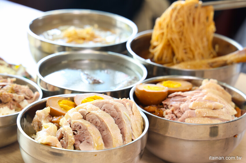 早上七點就開賣~吃美味多汁鴨腿飯不用排隊!原日據時代沙卡里巴成功戲院對面無名鴨肉羹，堅持使用溫體鴨肉的台南百年老店「祥記鴨肉麵」原金華市場鴨肉羹 @台南好Food遊