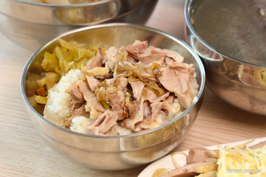 早上七點就開賣~吃美味多汁鴨腿飯不用排隊!原日據時代沙卡里巴成功戲院對面無名鴨肉羹，堅持使用溫體鴨肉的台南百年老店「祥記鴨肉麵」原金華市場鴨肉羹 @台南好Food遊