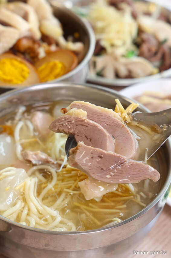 早上七點就開賣~吃美味多汁鴨腿飯不用排隊!原日據時代沙卡里巴成功戲院對面無名鴨肉羹，堅持使用溫體鴨肉的台南百年老店「祥記鴨肉麵」原金華市場鴨肉羹 @台南好Food遊