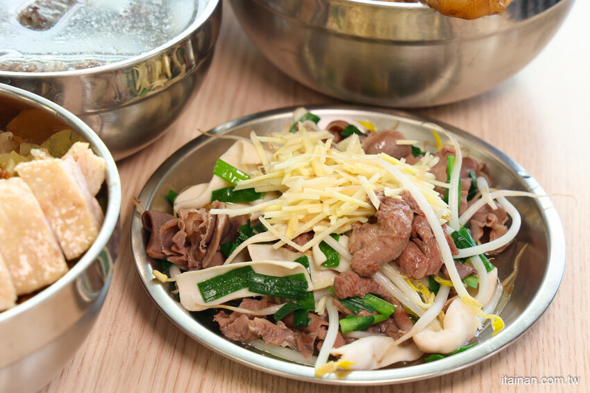 早上七點就開賣~吃美味多汁鴨腿飯不用排隊!原日據時代沙卡里巴成功戲院對面無名鴨肉羹，堅持使用溫體鴨肉的台南百年老店「祥記鴨肉麵」原金華市場鴨肉羹 @台南好Food遊