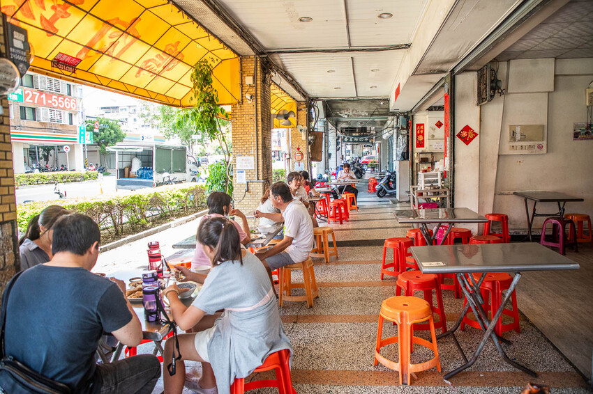 高雄市鹽埕區鴨肉珍｜豪邁切塊鴨肉大方給！在地超過65年鴨肉名店