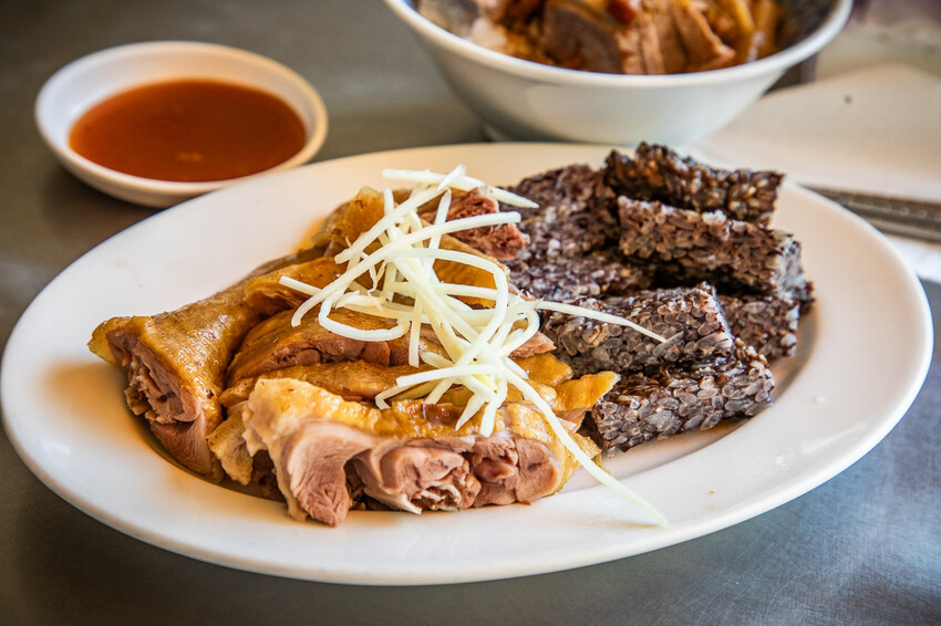 高雄市鹽埕區鴨肉珍｜豪邁切塊鴨肉大方給！在地超過65年鴨肉名店