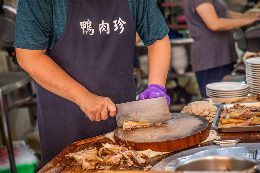 高雄市鹽埕區鴨肉珍｜豪邁切塊鴨肉大方給！在地超過65年鴨肉名店