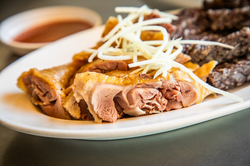 高雄市鹽埕區鴨肉珍｜豪邁切塊鴨肉大方給！在地超過65年鴨肉名店