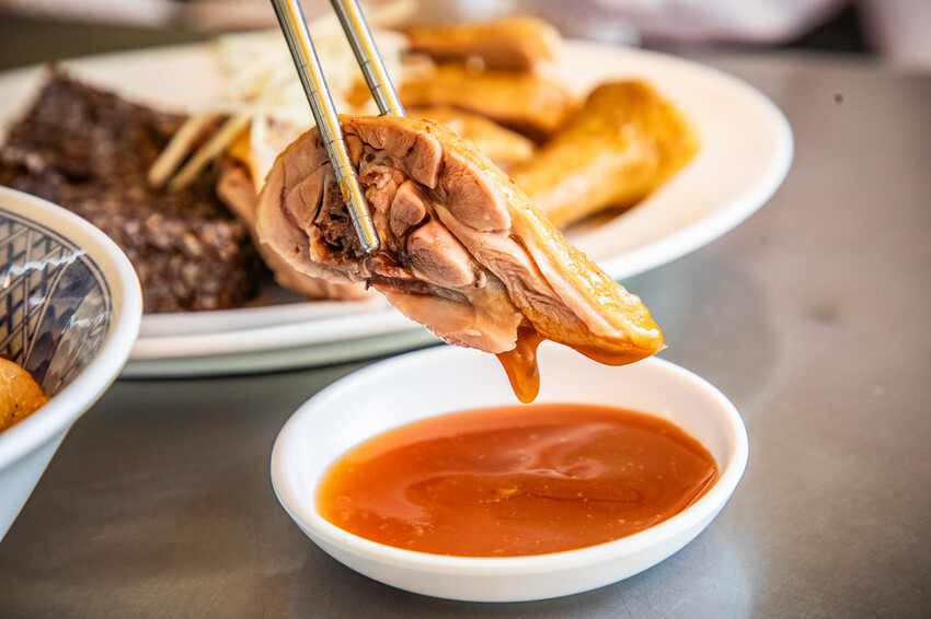 高雄市鹽埕區鴨肉珍｜豪邁切塊鴨肉大方給！在地超過65年鴨肉名店