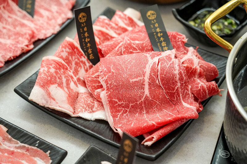 台北｜極鶴和牛鍋物(旗艦店)．1580元起日本A5和牛吃到飽，現點現切，近百種食材任吃！