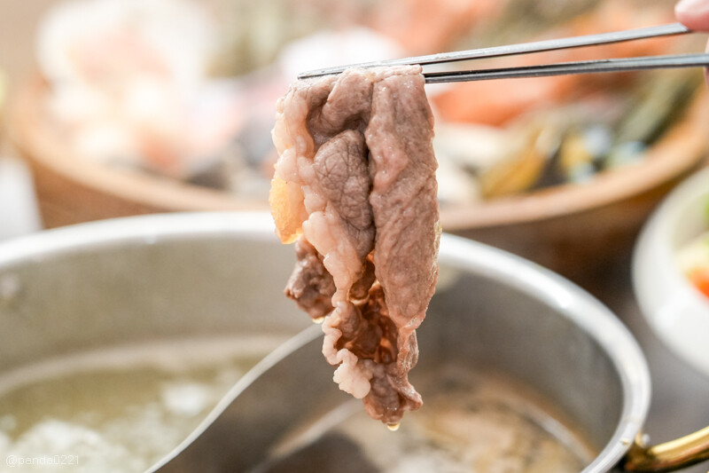 台北｜極鶴和牛鍋物(旗艦店)．1580元起日本A5和牛吃到飽，現點現切，近百種食材任吃！