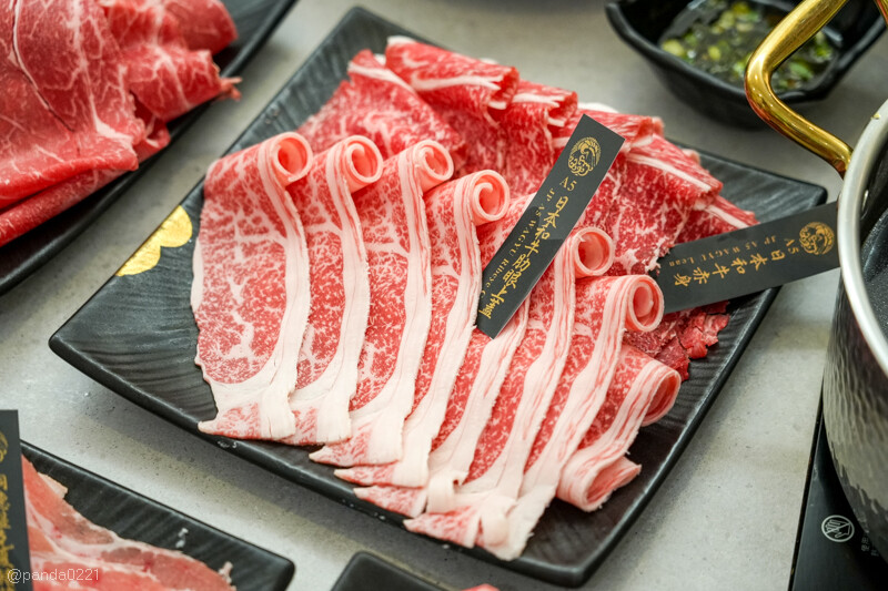 台北｜極鶴和牛鍋物(旗艦店)．1580元起日本A5和牛吃到飽，現點現切，近百種食材任吃！