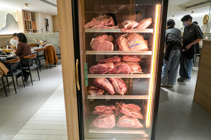 台北｜極鶴和牛鍋物(旗艦店)．1580元起日本A5和牛吃到飽，現點現切，近百種食材任吃！