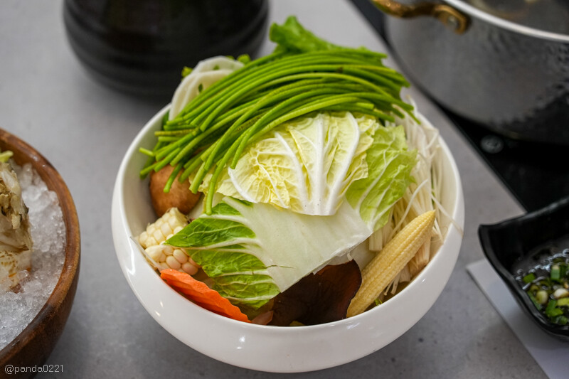 台北｜極鶴和牛鍋物(旗艦店)．1580元起日本A5和牛吃到飽，現點現切，近百種食材任吃！