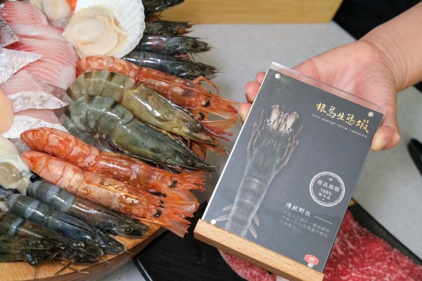 極鶴和牛鍋物｜台北最狂A5和牛海鮮吃到飽，還有專人桌邊剝蝦給你吃! - 肉依小姐吃什麼