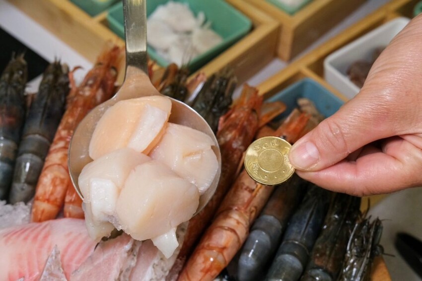 極鶴和牛鍋物｜台北最狂A5和牛海鮮吃到飽，還有專人桌邊剝蝦給你吃! - 肉依小姐吃什麼