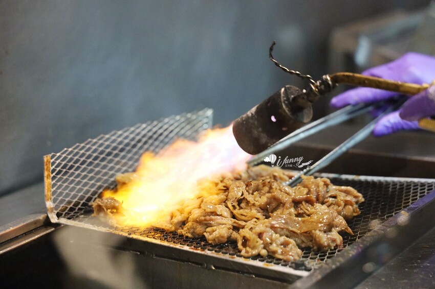 台南市北區宮本武丼 | 直火肉山制丼所 台南西門所 滿滿肉山超吸睛