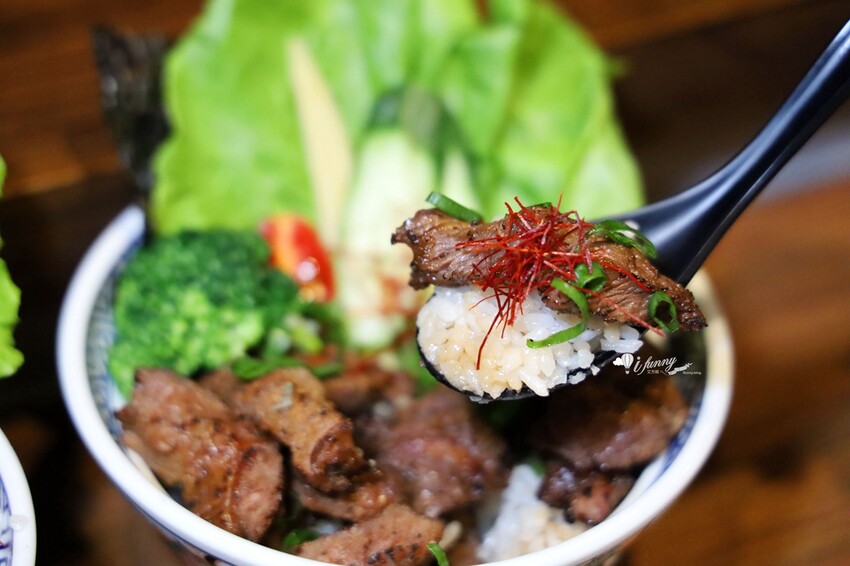 台南市北區宮本武丼 | 直火肉山制丼所 台南西門所 滿滿肉山超吸睛