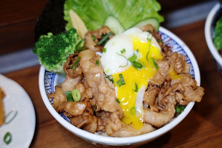 台南市北區宮本武丼 | 直火肉山制丼所 台南西門所 滿滿肉山超吸睛