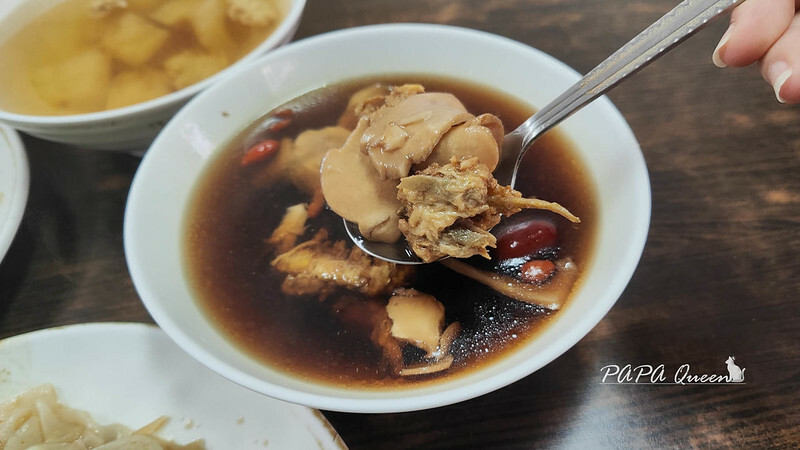 台中市太平區青椒素牛肉炒飯、首烏湯 ｜大里素食-何家健康素食