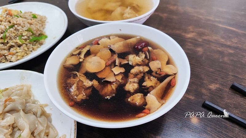 台中市太平區青椒素牛肉炒飯、首烏湯 ｜大里素食-何家健康素食