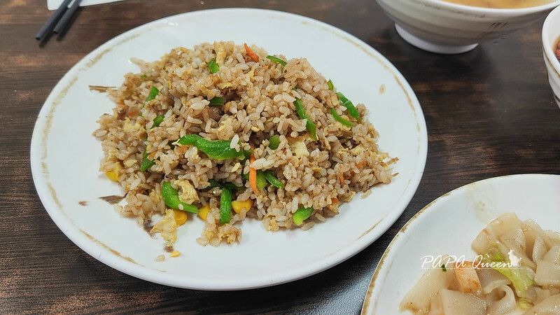 台中市太平區青椒素牛肉炒飯、首烏湯 ｜大里素食-何家健康素食