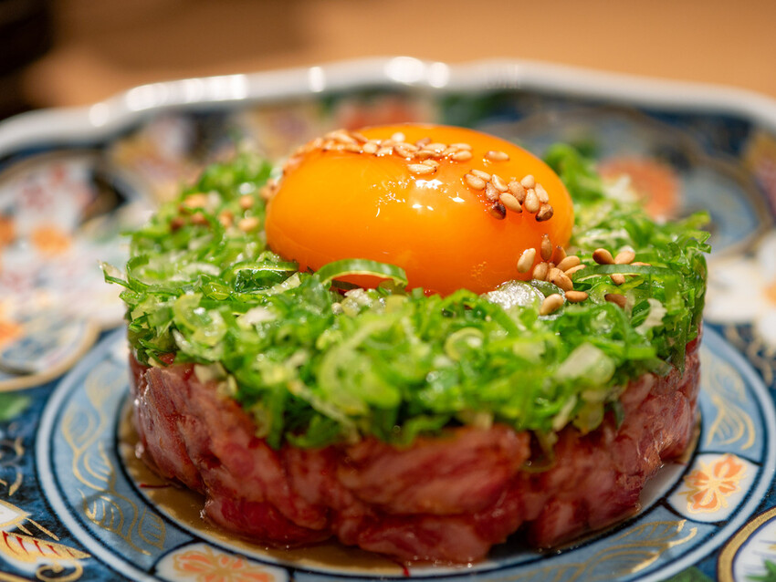 台中頂級燒肉必吃！「和牛Emperor」神戶牛認證頂級食材，奢華饗宴輕鬆享受。