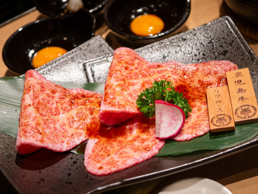 台中頂級燒肉必吃！「和牛Emperor」神戶牛認證頂級食材，奢華饗宴輕鬆享受。