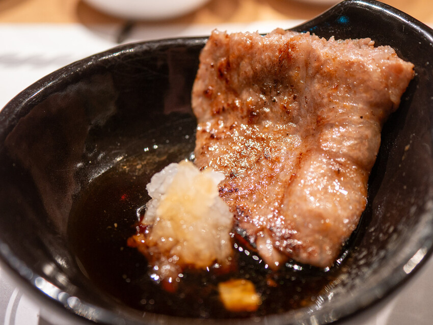 台中頂級燒肉必吃！「和牛Emperor」神戶牛認證頂級食材，奢華饗宴輕鬆享受。