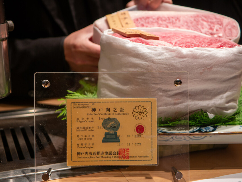 台中頂級燒肉必吃！「和牛Emperor」神戶牛認證頂級食材，奢華饗宴輕鬆享受。