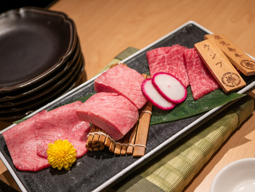 台中頂級燒肉必吃！「和牛Emperor」神戶牛認證頂級食材，奢華饗宴輕鬆享受。