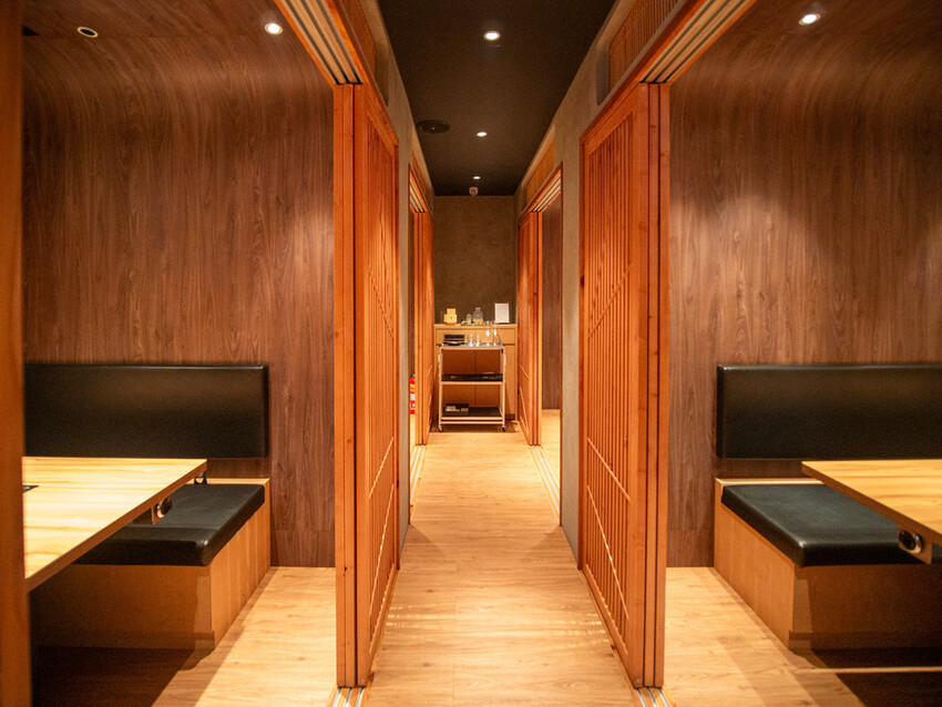 台中頂級燒肉必吃！「和牛Emperor」神戶牛認證頂級食材，奢華饗宴輕鬆享受。