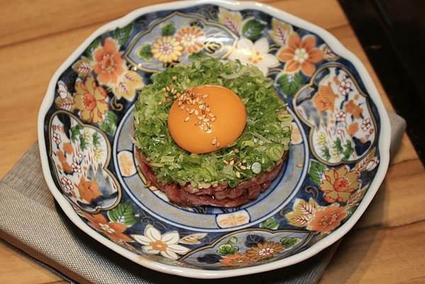 台中燒肉推薦！「和牛EMPEROR」A5和牛套餐，捷運市府站5分鐘就到。