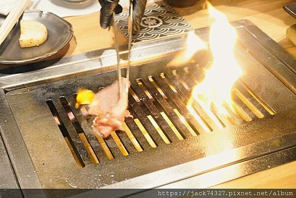 {台中美食}和牛EMPEROR 日式燒肉/絕對是全台最美味的