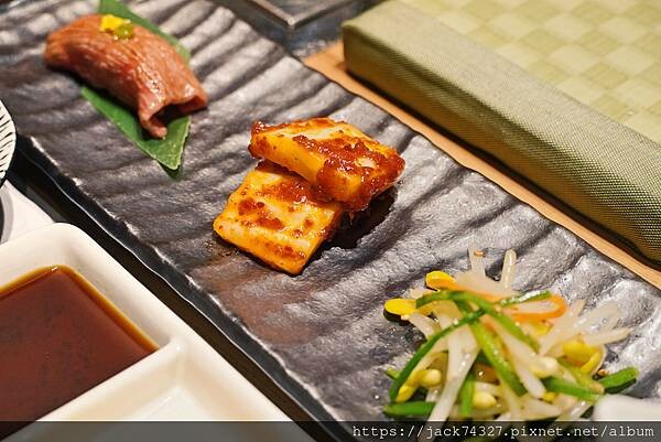 {台中美食}和牛EMPEROR 日式燒肉/絕對是全台最美味的