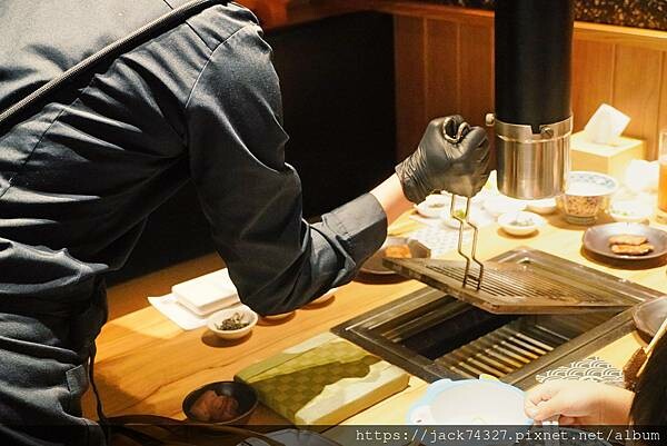 {台中美食}和牛EMPEROR 日式燒肉/絕對是全台最美味的