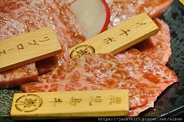 {台中美食}和牛EMPEROR 日式燒肉/絕對是全台最美味的