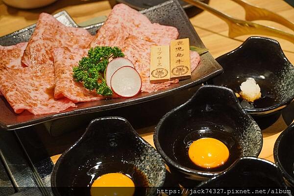 {台中美食}和牛EMPEROR 日式燒肉/絕對是全台最美味的