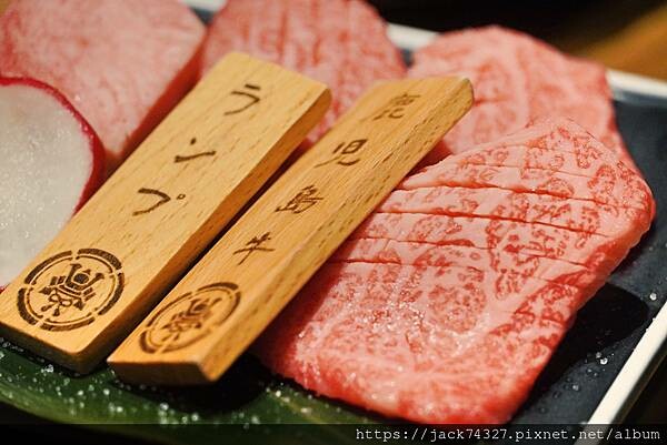 {台中美食}和牛EMPEROR 日式燒肉/絕對是全台最美味的