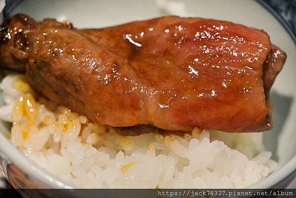 {台中美食}和牛EMPEROR 日式燒肉/絕對是全台最美味的