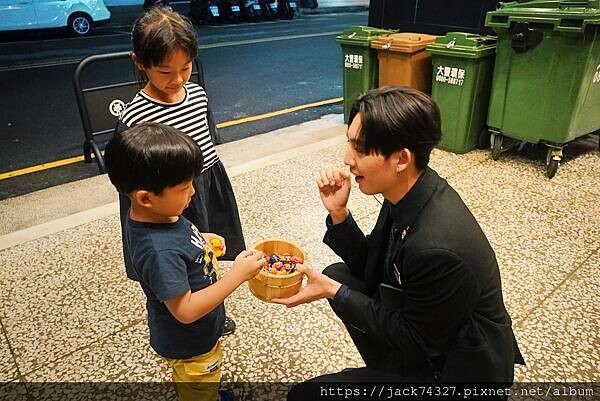 {台中美食}和牛EMPEROR 日式燒肉/絕對是全台最美味的