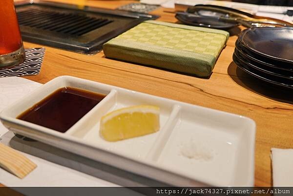 {台中美食}和牛EMPEROR 日式燒肉/絕對是全台最美味的