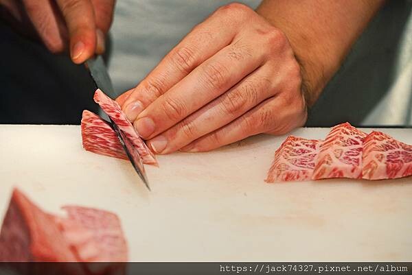 {台中美食}和牛EMPEROR 日式燒肉/絕對是全台最美味的