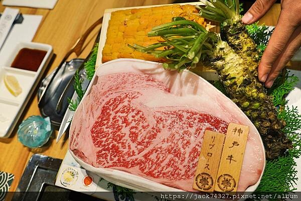 {台中美食}和牛EMPEROR 日式燒肉/絕對是全台最美味的