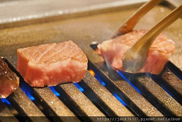 {台中美食}和牛EMPEROR 日式燒肉/絕對是全台最美味的